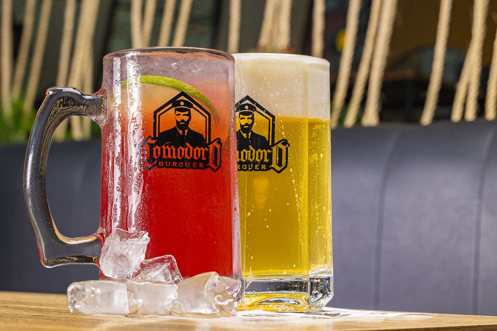 Chopp gelado e Pink Lemonade nas canecas Comodoro